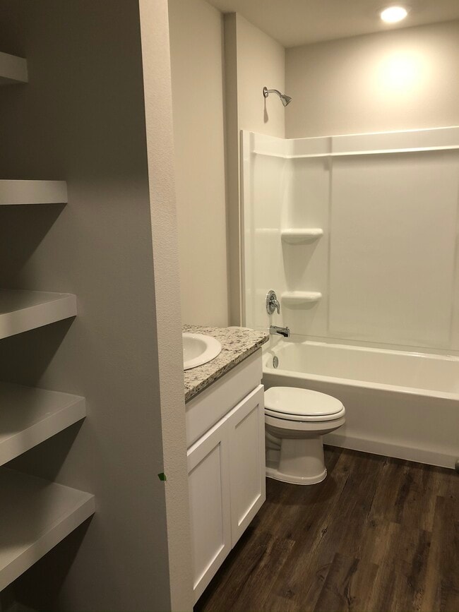 Foto del edificio - 8380 Fairlane Dr