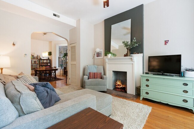 Foto del edificio - 1928 W Crystal St