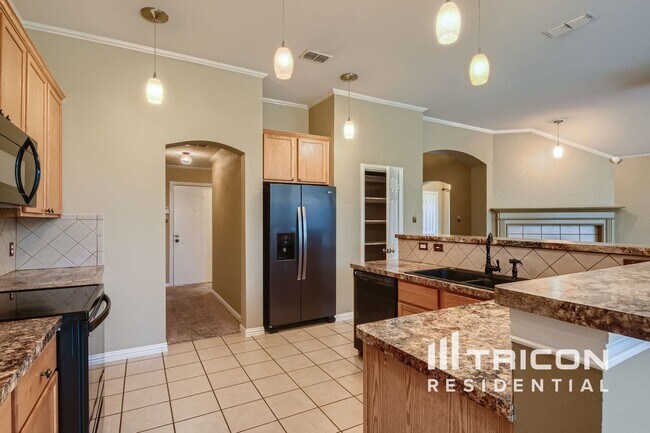 Foto del edificio - 6018 Holly Crest Ln