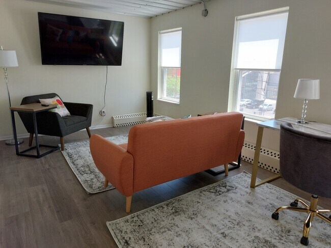 living room - 118 E Liberty St