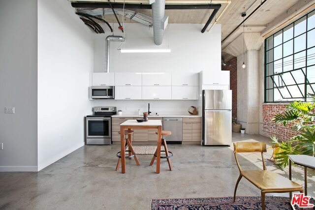Building Photo - 691 Mill St