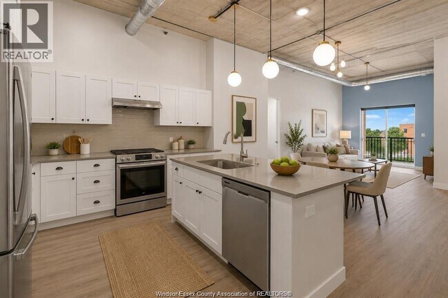 Building Photo - 3180 Meadowbrook Ln