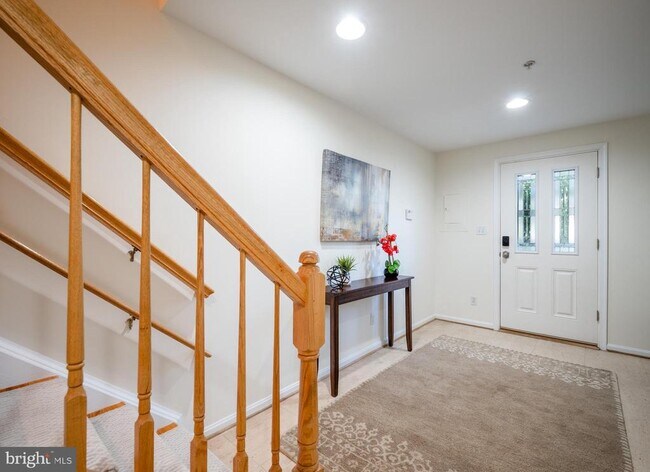 Building Photo - 122 Sanborn Pl