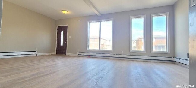 Foto del edificio - 82-12 Parsons Blvd