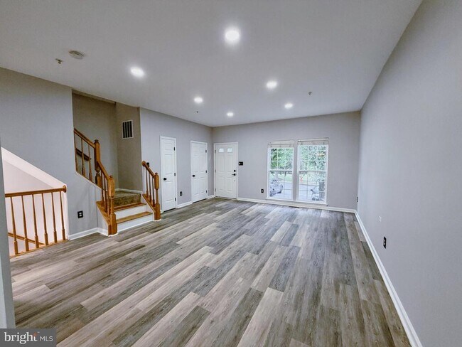 Foto del edificio - 9837 Sherwood Farm Rd