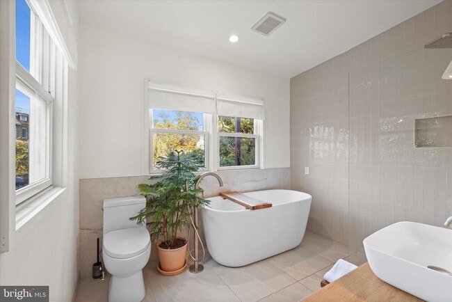 Building Photo - 4131 Illinois Ave NW