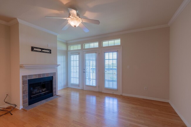 Building Photo - Gorgeous 2/BR 2/BA Single-Family Home in A...
