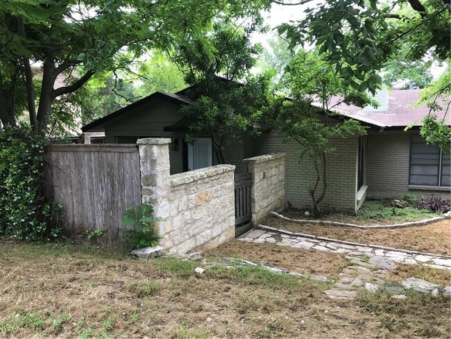 Building Photo - 705 Brownlee Cir