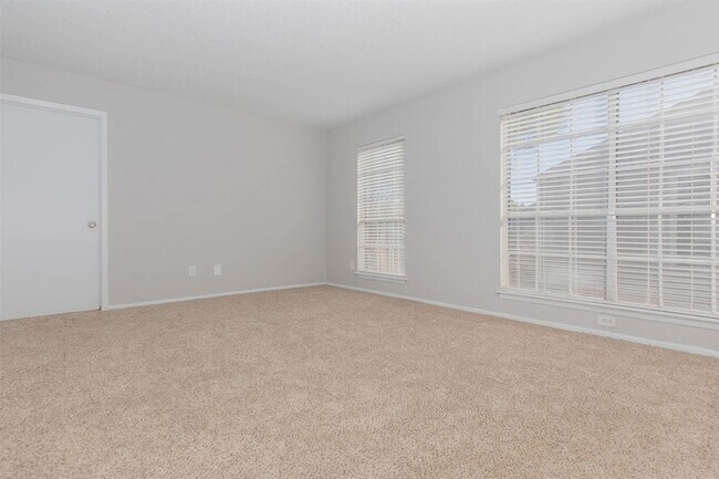 Foto del edificio - 3125 Crestdale Dr