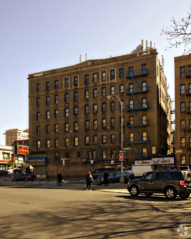 Foto del edificio - 2-6 E 167th St