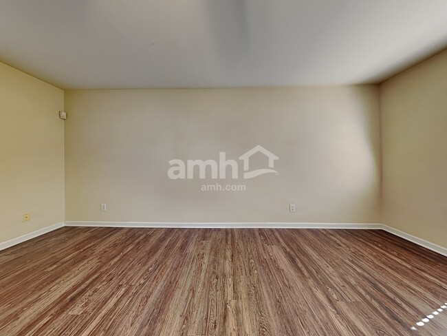 Foto del edificio - 3005 Quail Oaks Dr