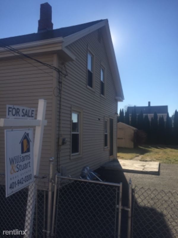 Foto del edificio - 4 br, 1 bath House - 33 Locust St