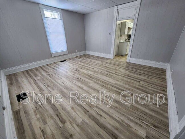 Foto del edificio - 1515 Chase St