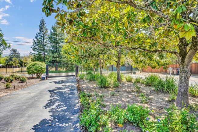 Building Photo - 1790 McKinley Rd