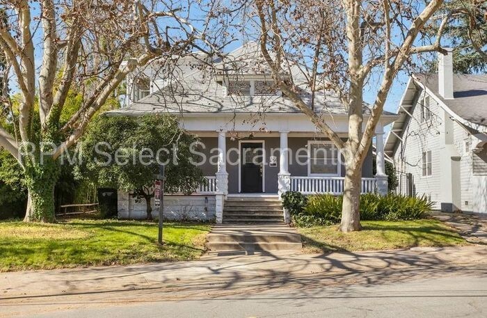 Foto principal - 4 bed 2 bath in the Fabulous 40's of East Sac