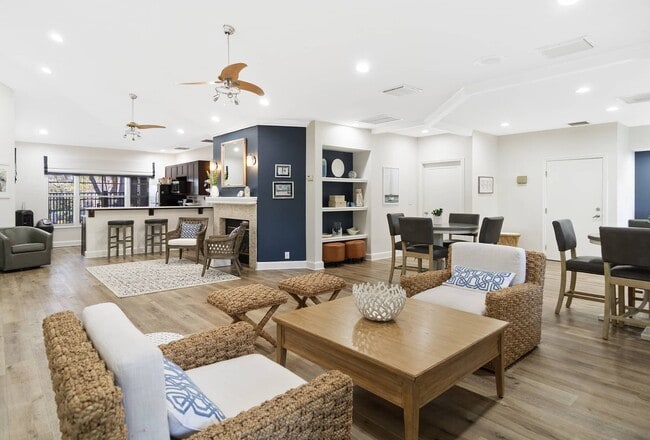 Building Photo - Lakewood Place