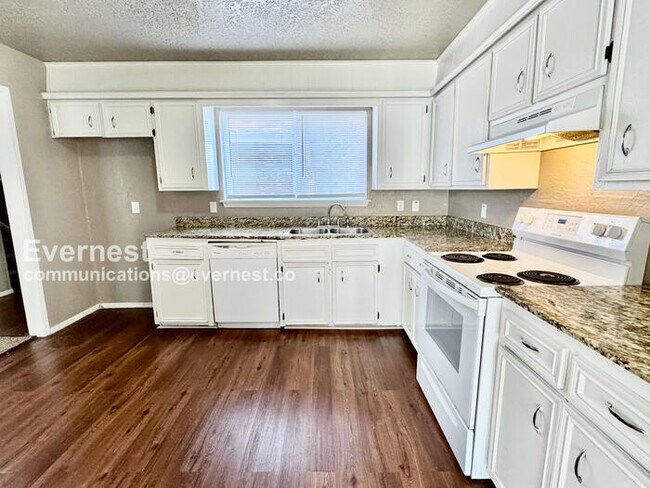 Foto del edificio - 8131 E 65th Pl