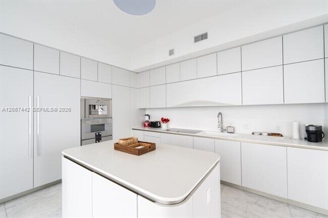 Foto del edificio - 16901 Collins Ave