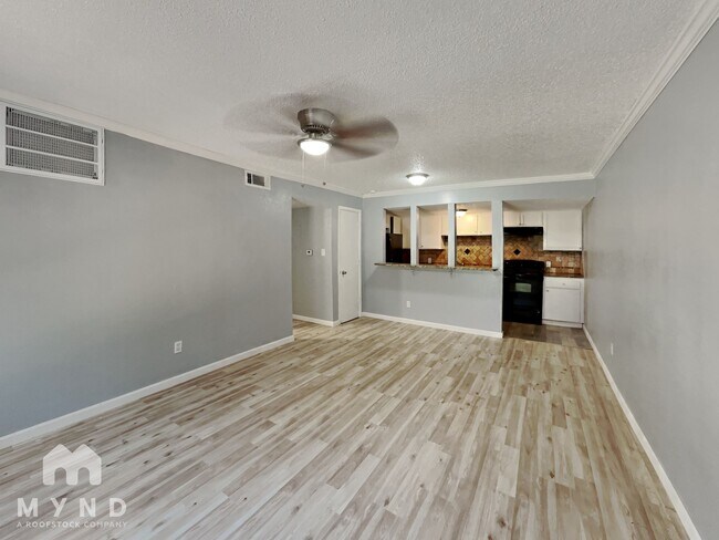 Building Photo - 1404 Cherry Dr