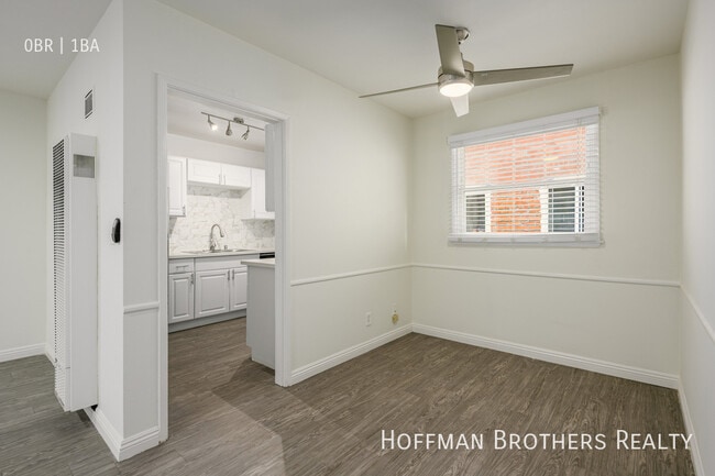 Building Photo - 2001 Beachwood Dr