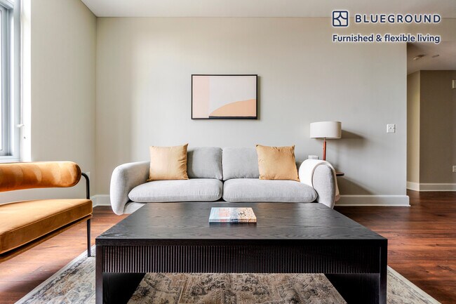 Building Photo - 12025 Town Square St