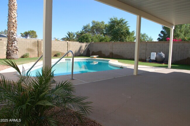 Building Photo - 2111 N Bullmoose Dr