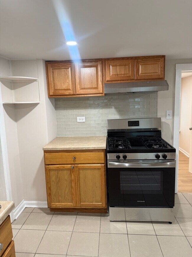 Foto del edificio - 2244 W Farragut Ave