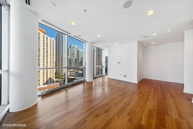Foto del edificio - 110 W Superior St