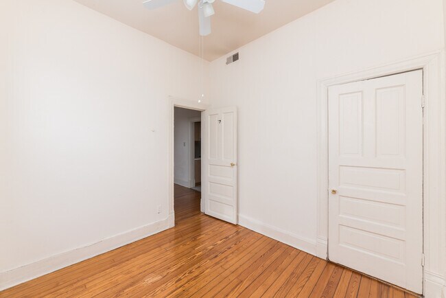 Building Photo - 657 N Noble St