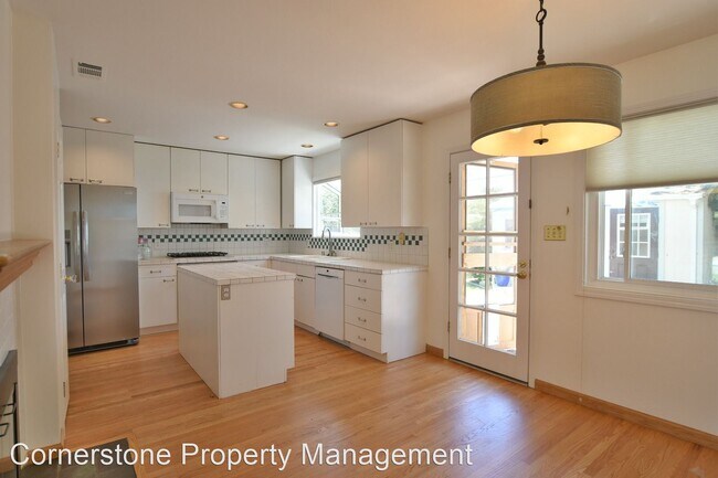 Foto del edificio - 3 br, 2 bath House - 4822 McCoy Ave