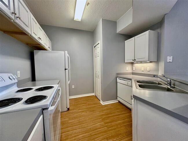 Foto del edificio - 5578 Metrowest Blvd