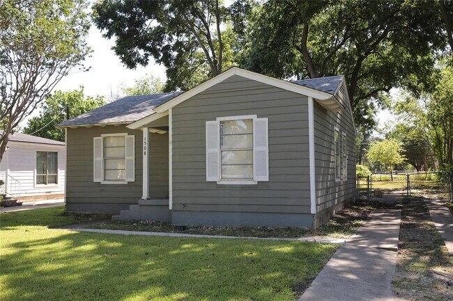 Building Photo - 1508 Axe Dr