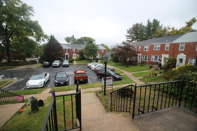 Foto del edificio - Lovely Towson 3bd/2ba Rowhome w/ CAC & W/D...