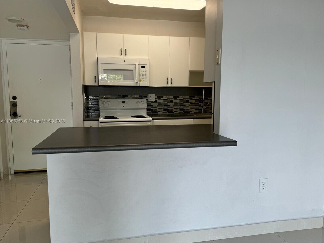 Foto principal - 5731 NW 37th St