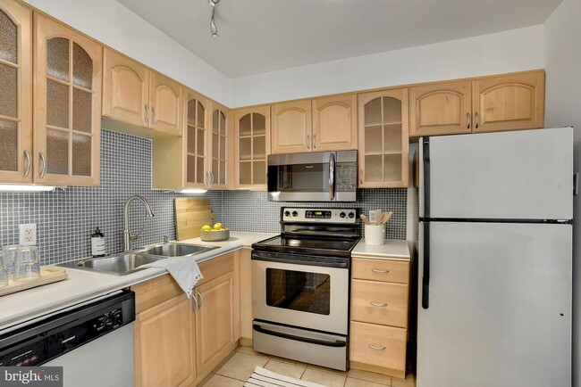 Building Photo - 1140 23rd St NW