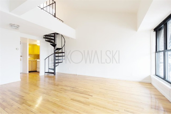 Building Photo - 160 Bleecker St
