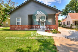 Building Photo - 416 Iowa St