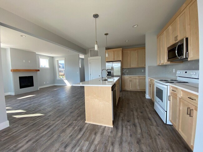 Building Photo - Application Pending - 3 Bedroom, 2 Bath Ho...