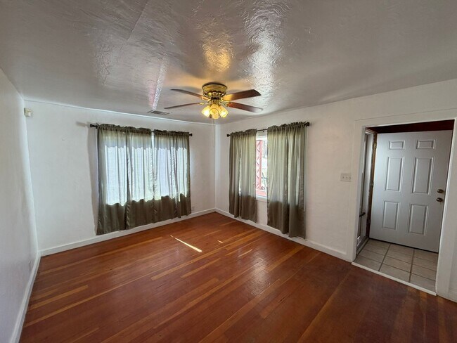 Foto del edificio - 3 Bed 1 Bath Home