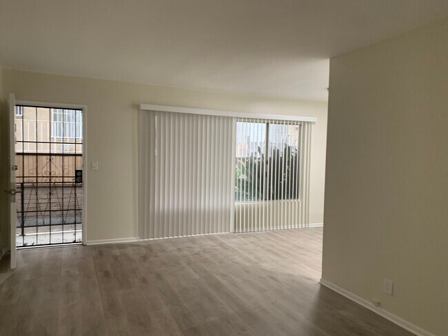 Building Photo - 1010 S Orange Grove Ave