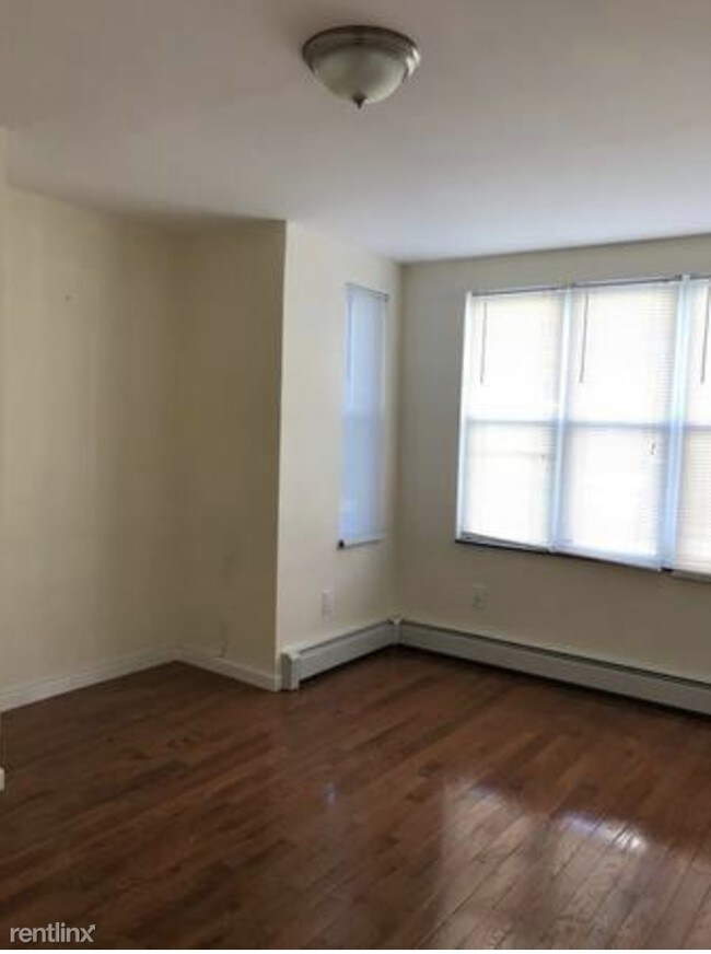 Building Photo - 22 71st St