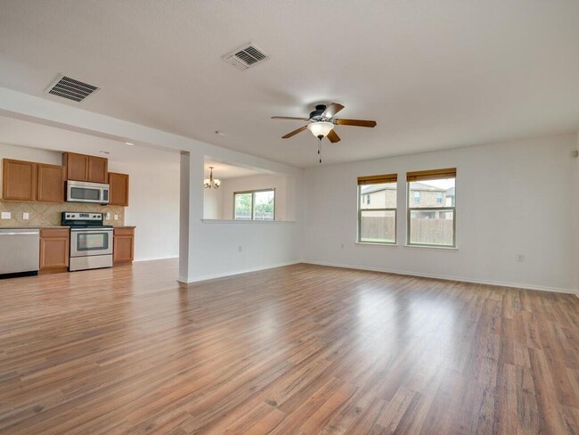 Foto del edificio - 6705 Crosne St