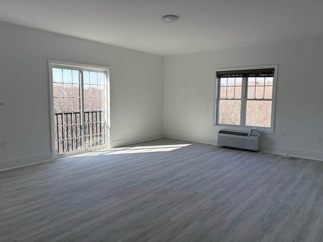 Building Photo - 2 Grove St