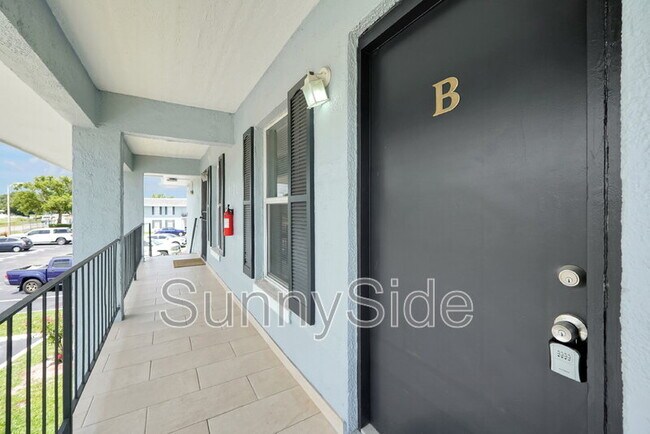 Foto del edificio - 915 W Oak Ridge Rd