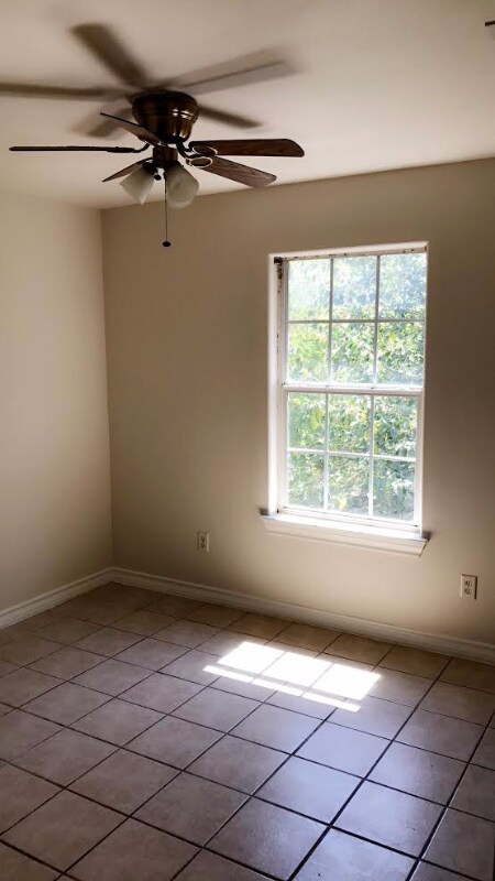 Building Photo - 418 W Plum St