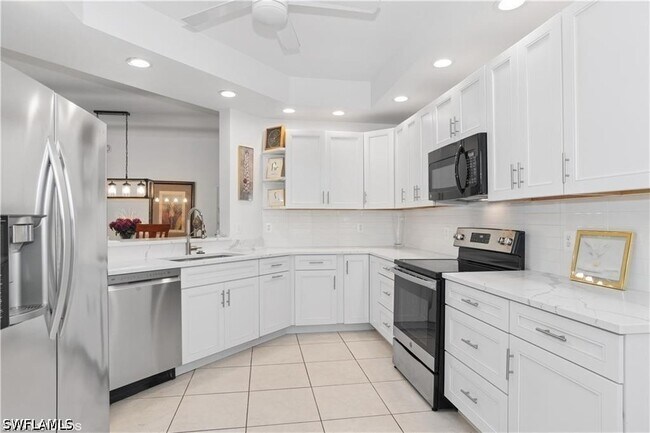 Foto del edificio - 7048 Pelican Bay Blvd