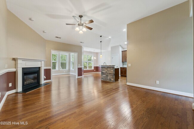 Foto del edificio - 246 Blue Creek Farms Drive