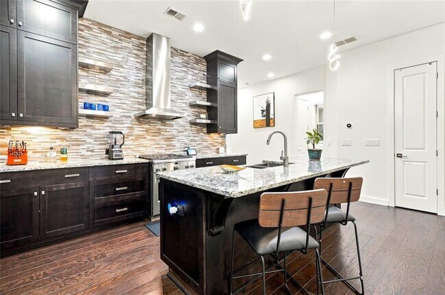 Foto del edificio - 826 Canterbury Rd NE