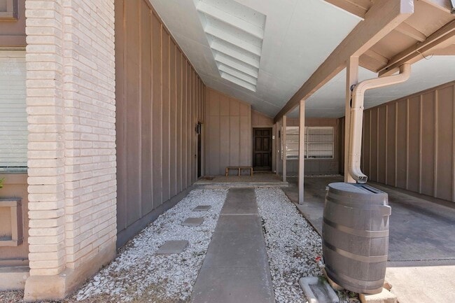 Building Photo - 9011 Quail Valley Dr