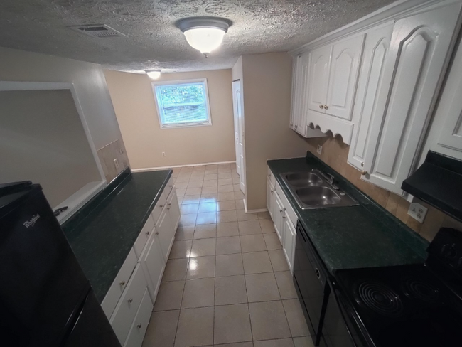 Building Photo - 1350 Worthington Hills Dr